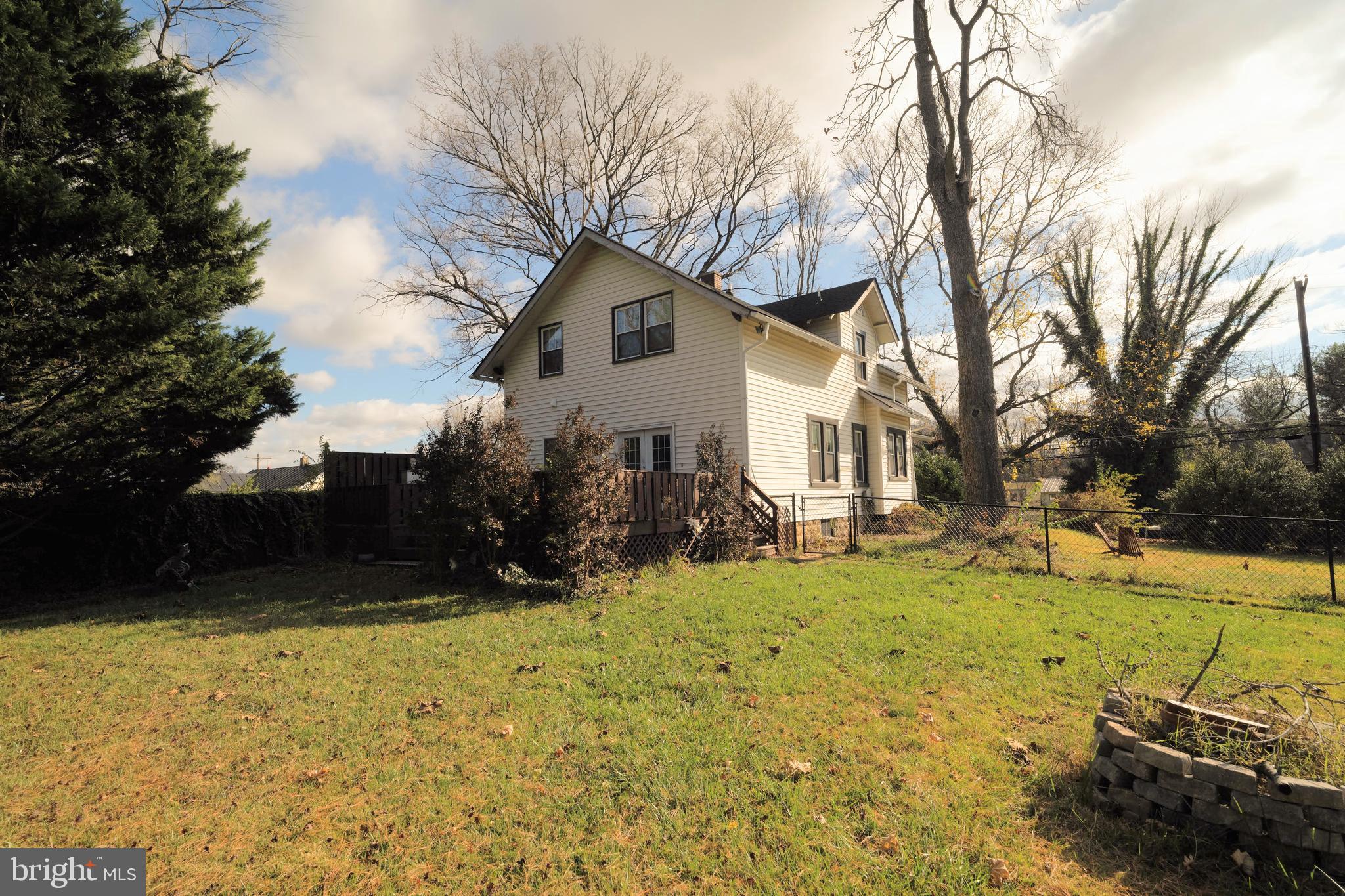 18 Greenway Ave S
