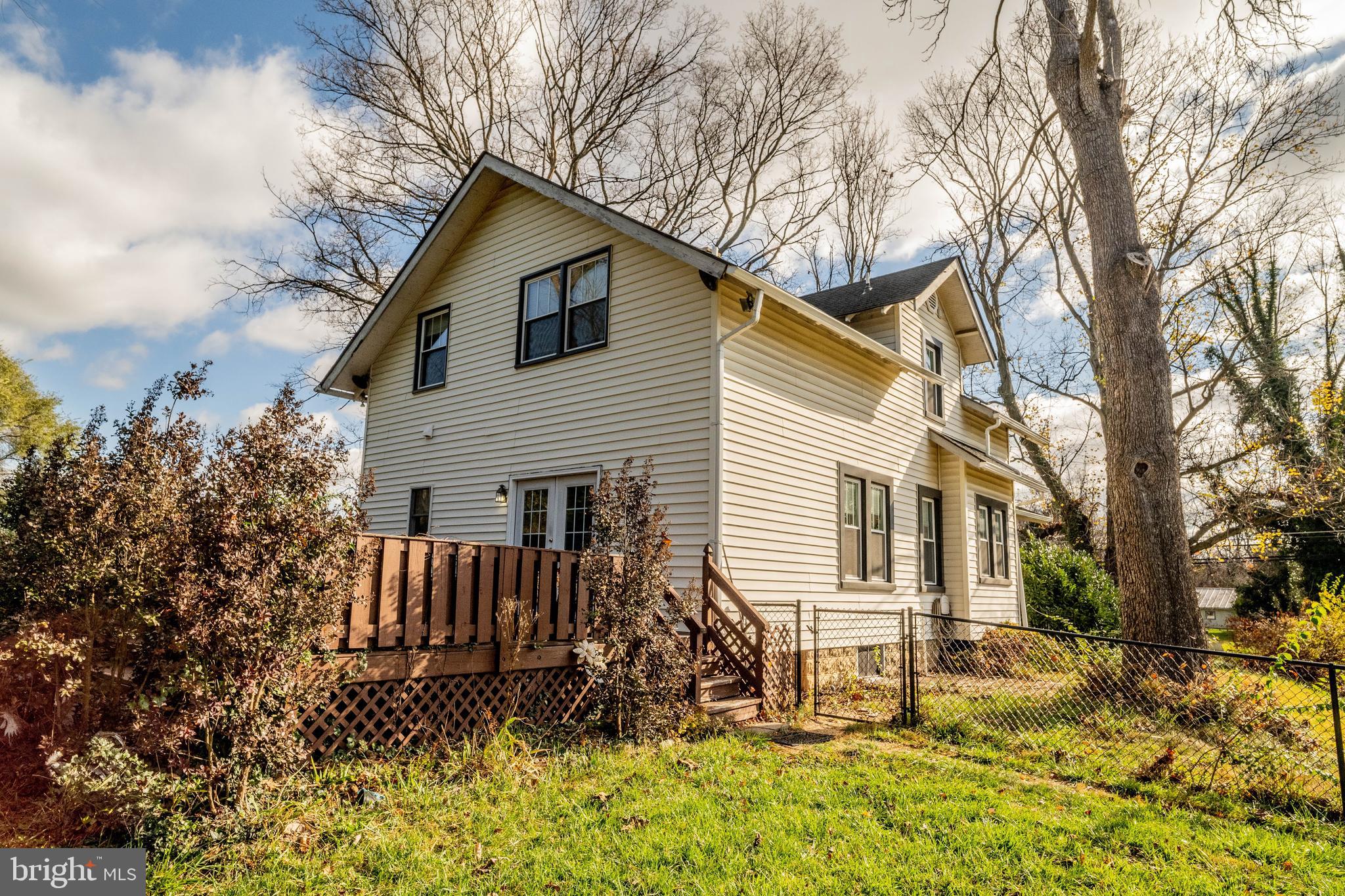 18 Greenway Ave S
