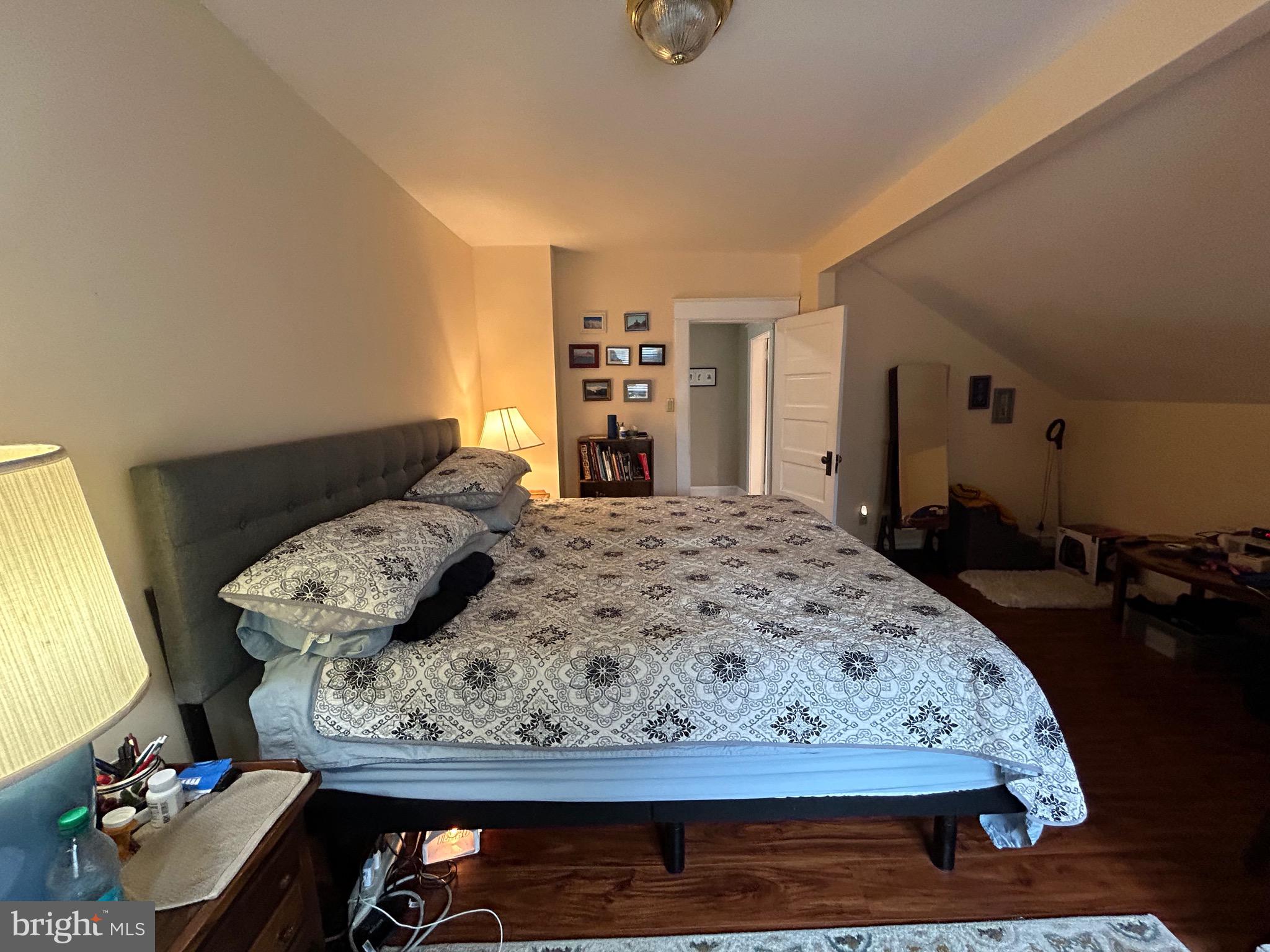 18 Greenway Ave S