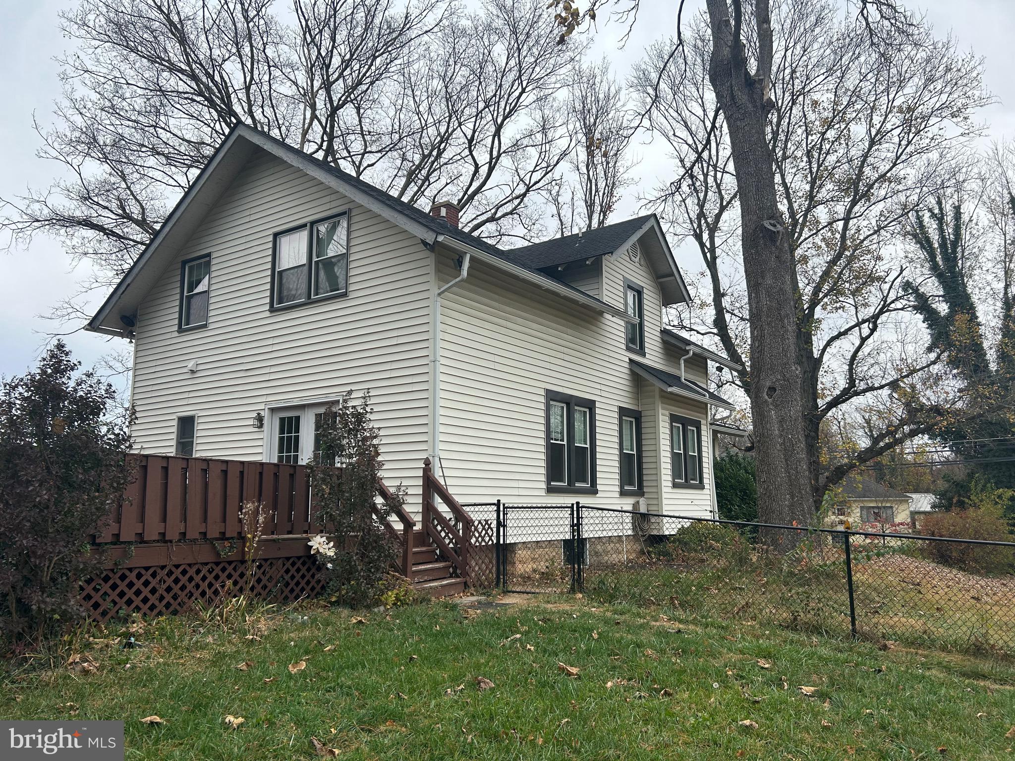 18 Greenway Ave S