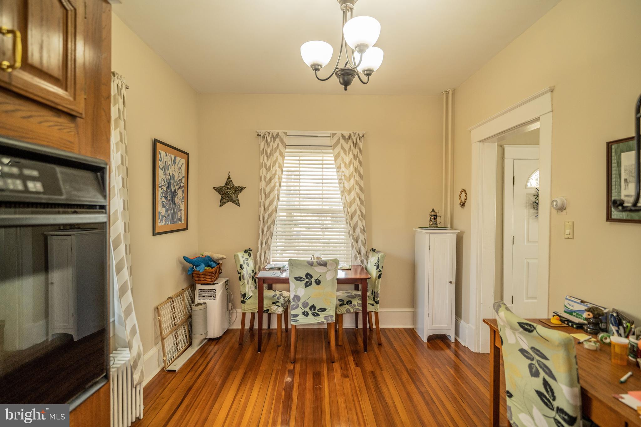 18 Greenway Ave S