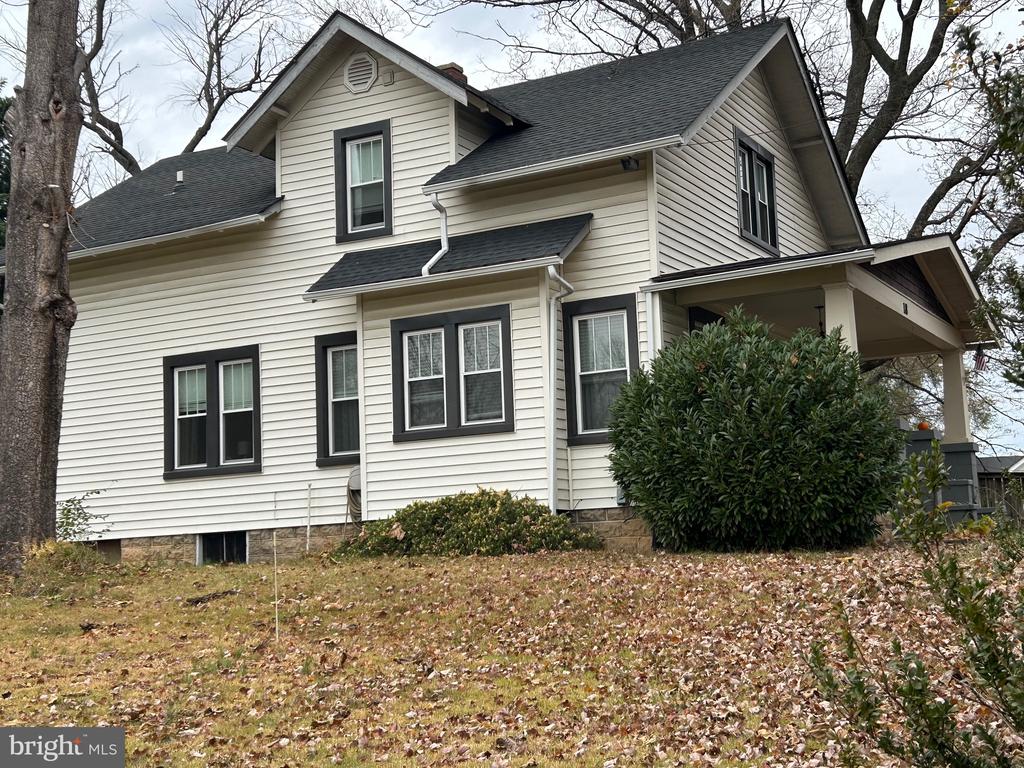 18 Greenway Ave S