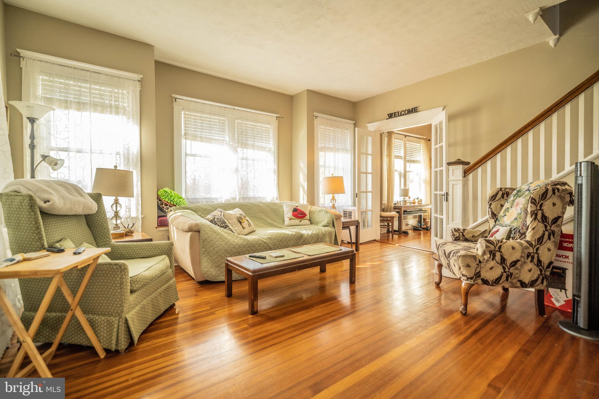 18 Greenway Ave S