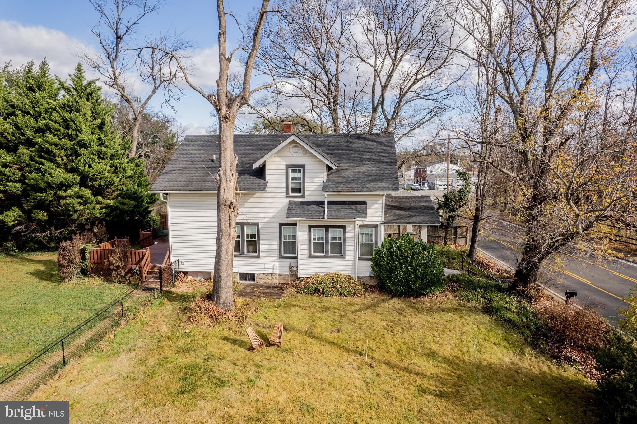 18 Greenway Ave S