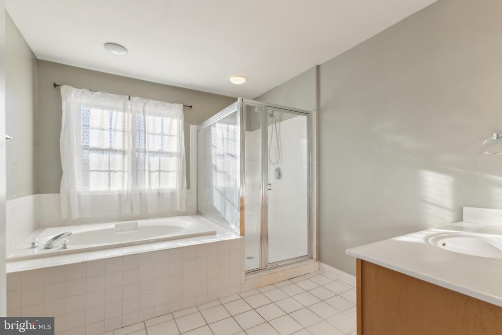 829 Castlerock Ln