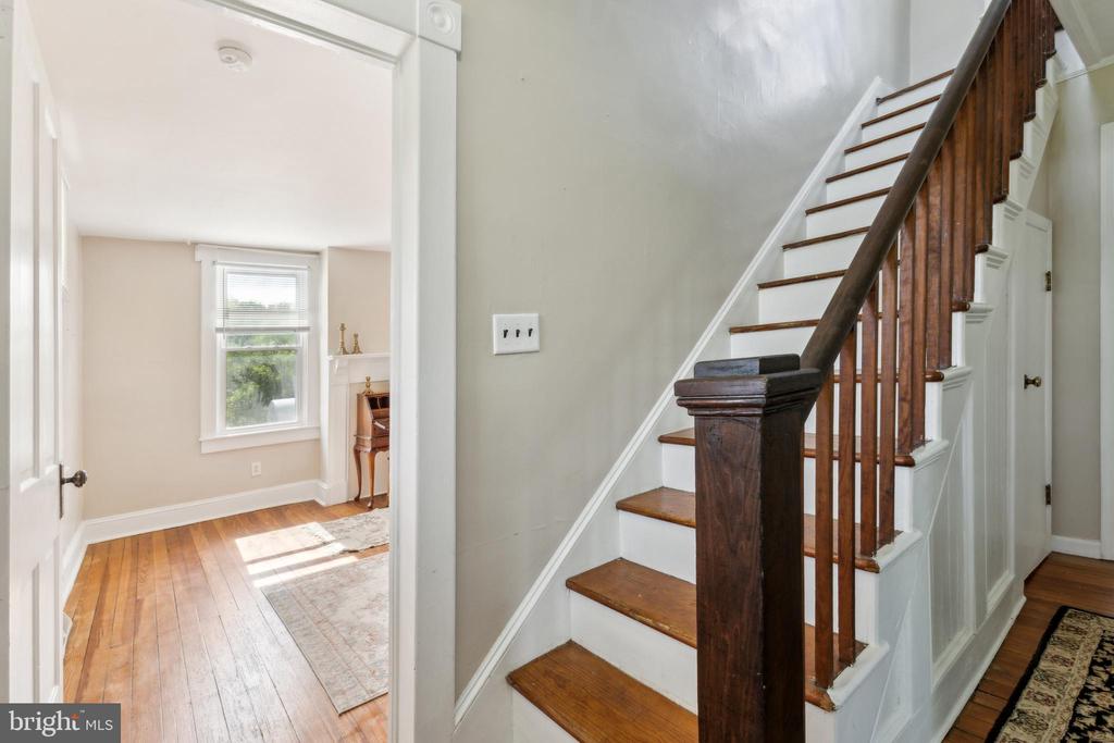 1095 Senseny Rd