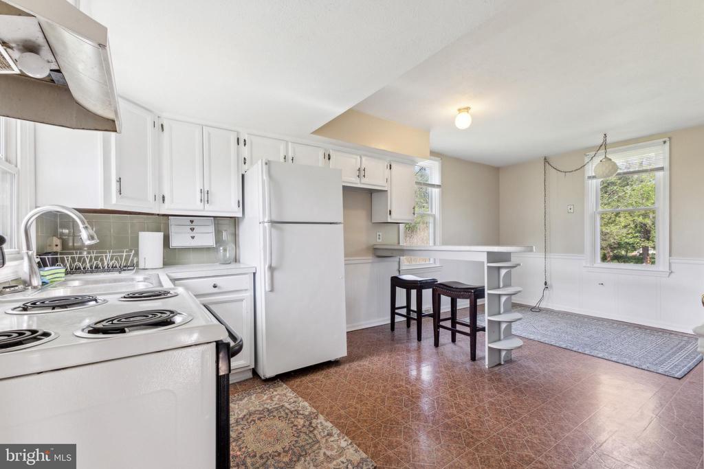 1095 Senseny Rd