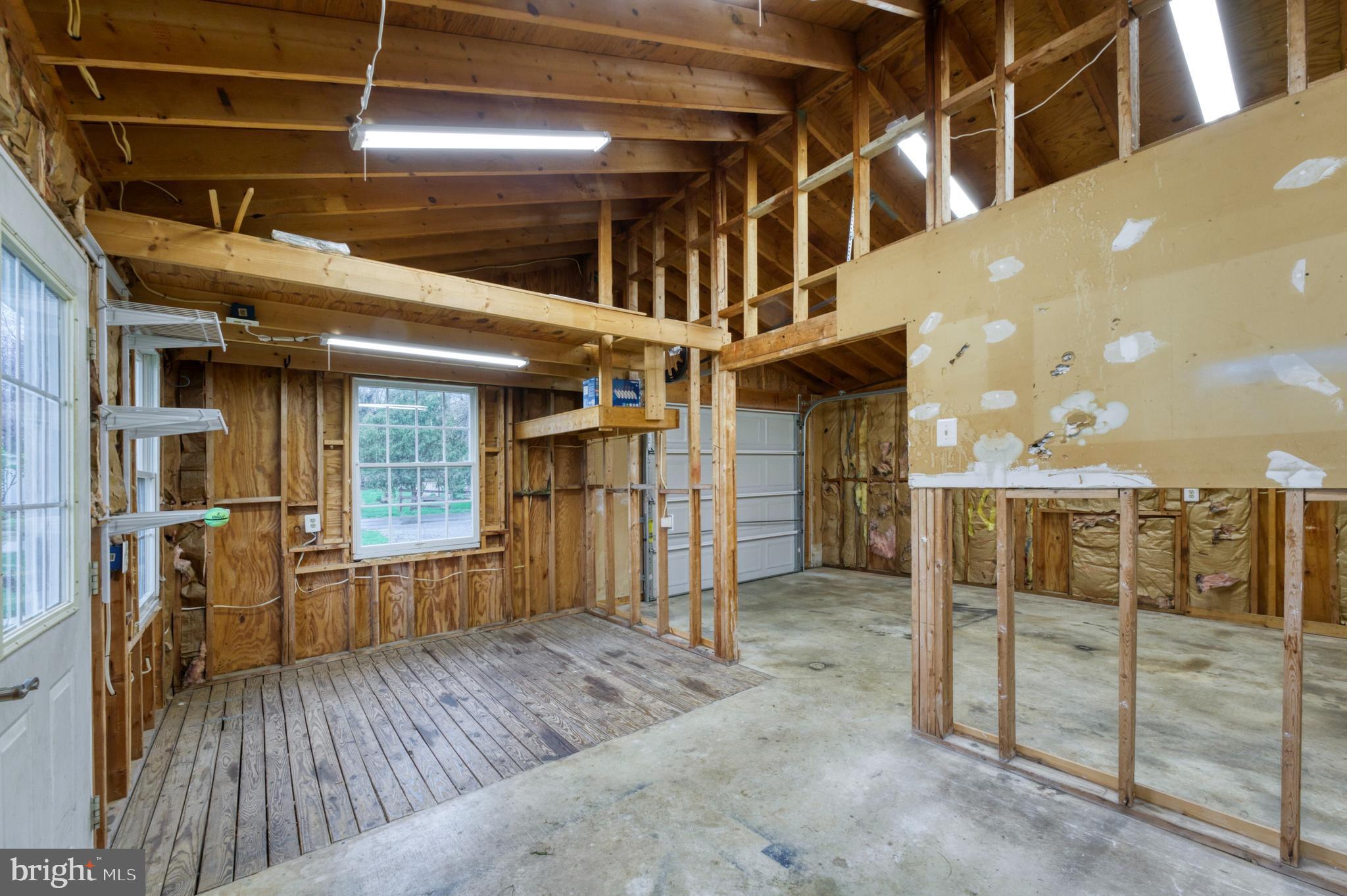 1080 Russell Rd