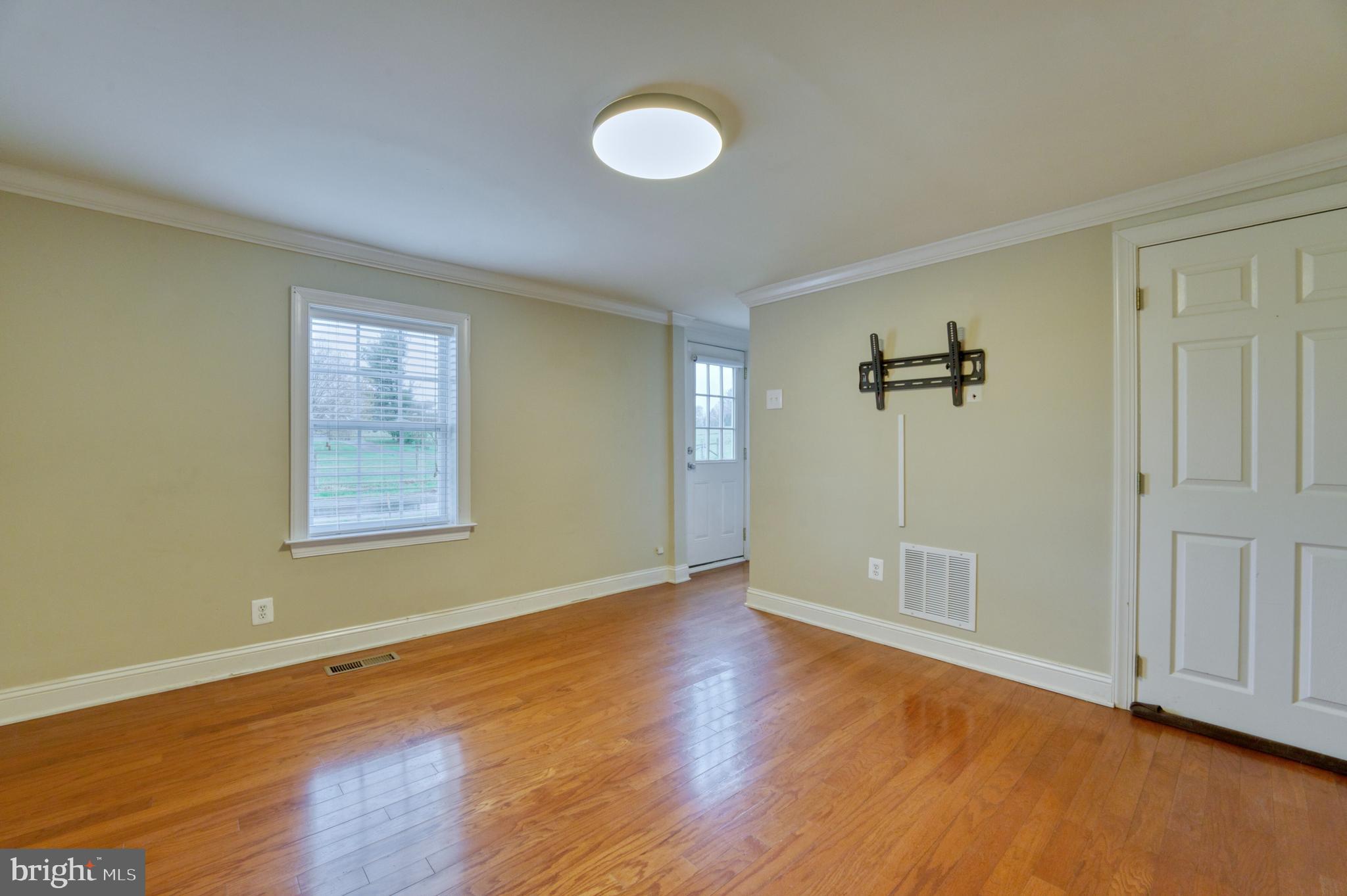 1080 Russell Rd