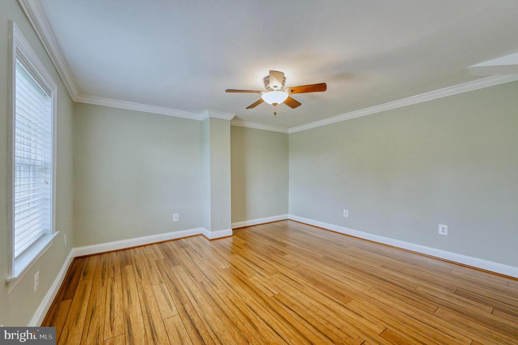1080 Russell Rd