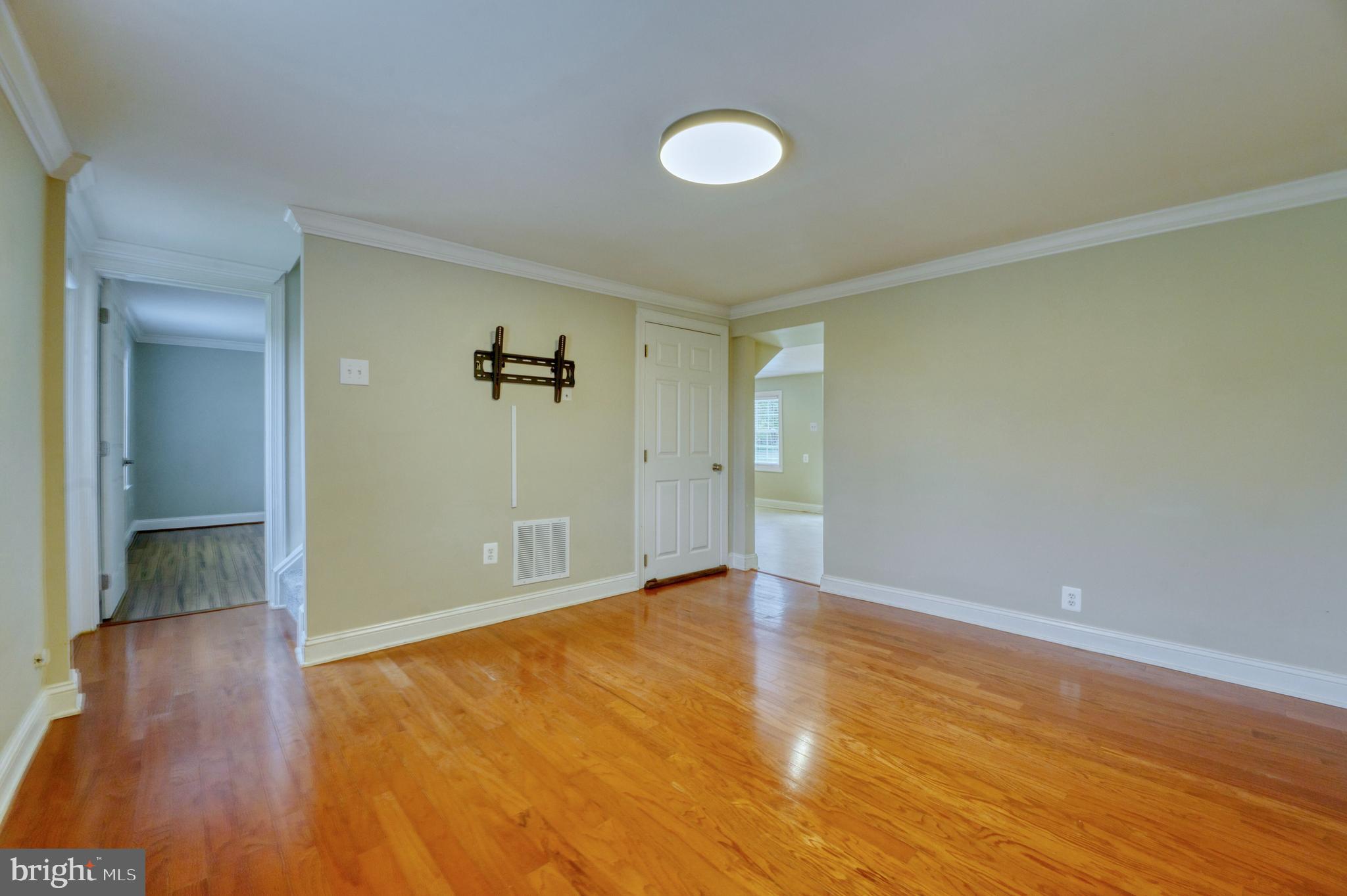 1080 Russell Rd