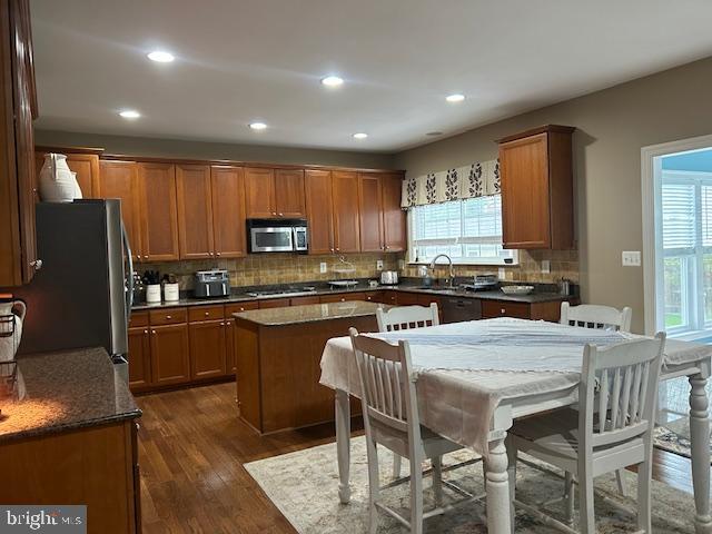 108 Roseville Ct