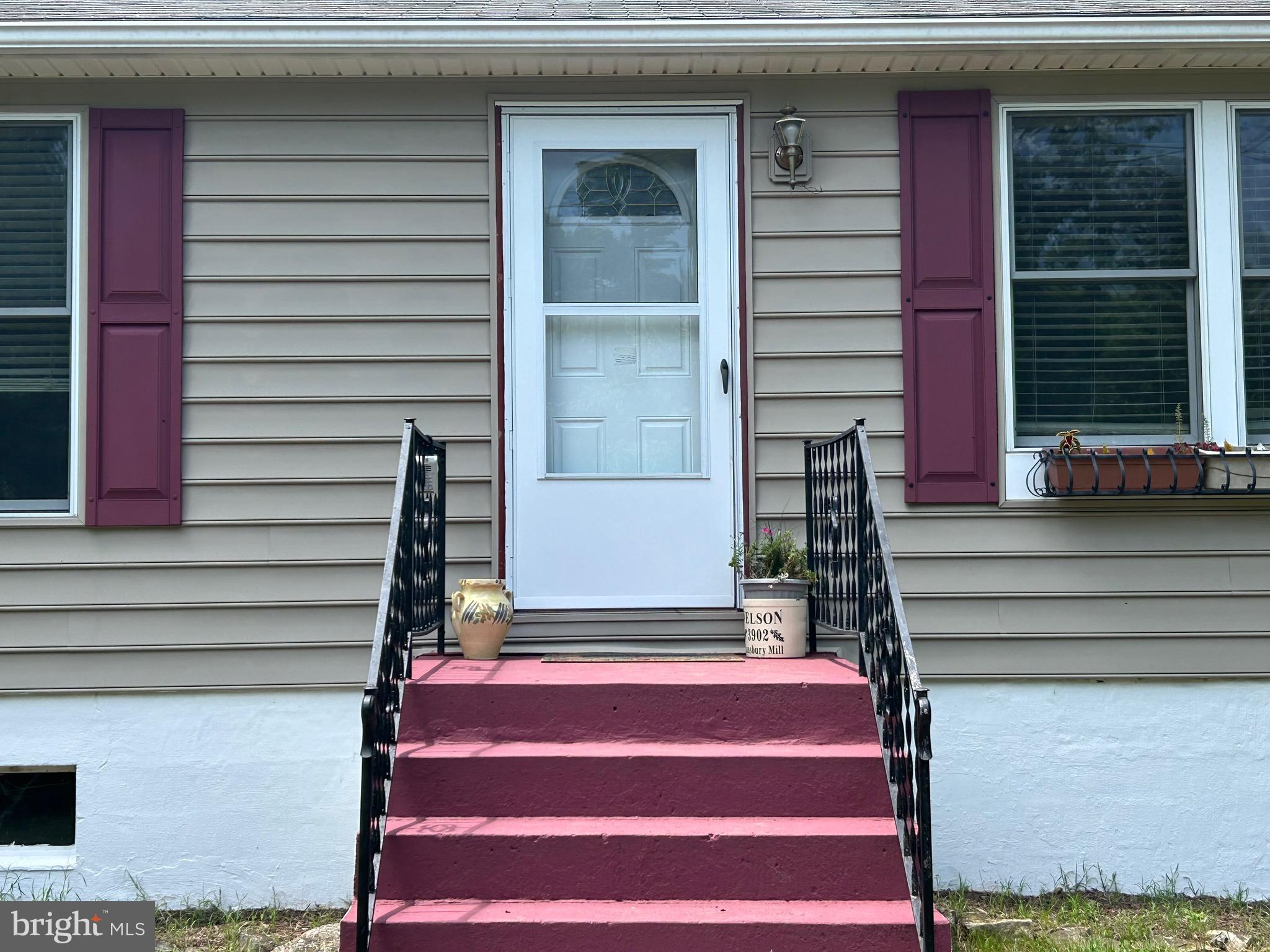 513 Russell Rd