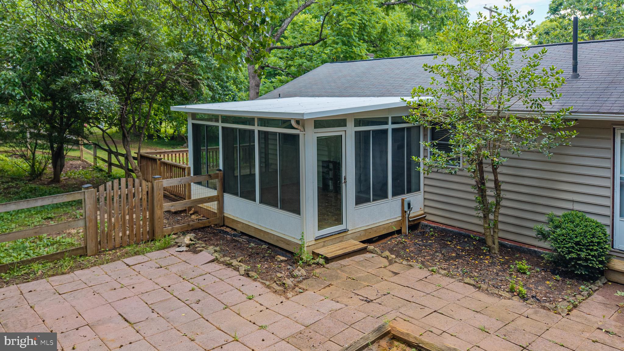 513 Russell Rd
