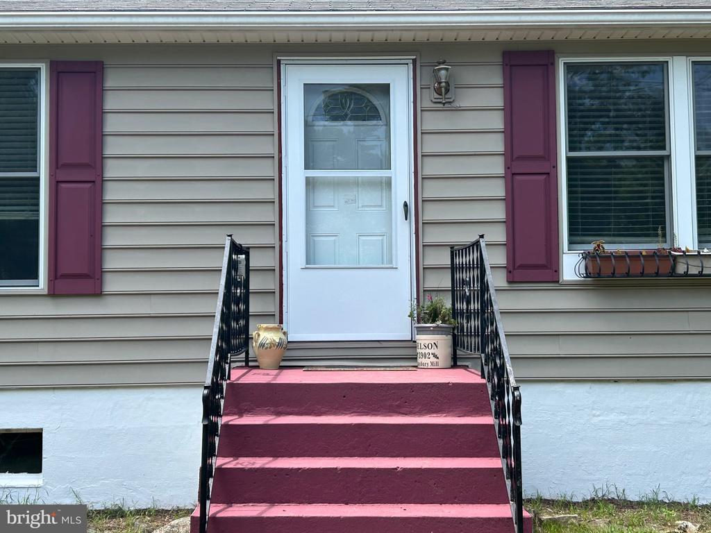 513 Russell Rd