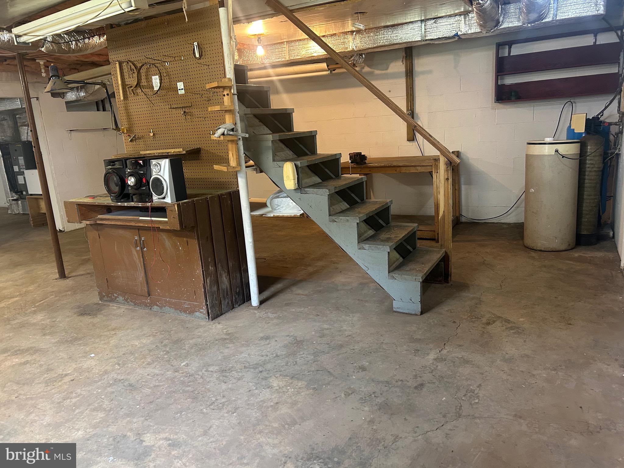 513 Russell Rd
