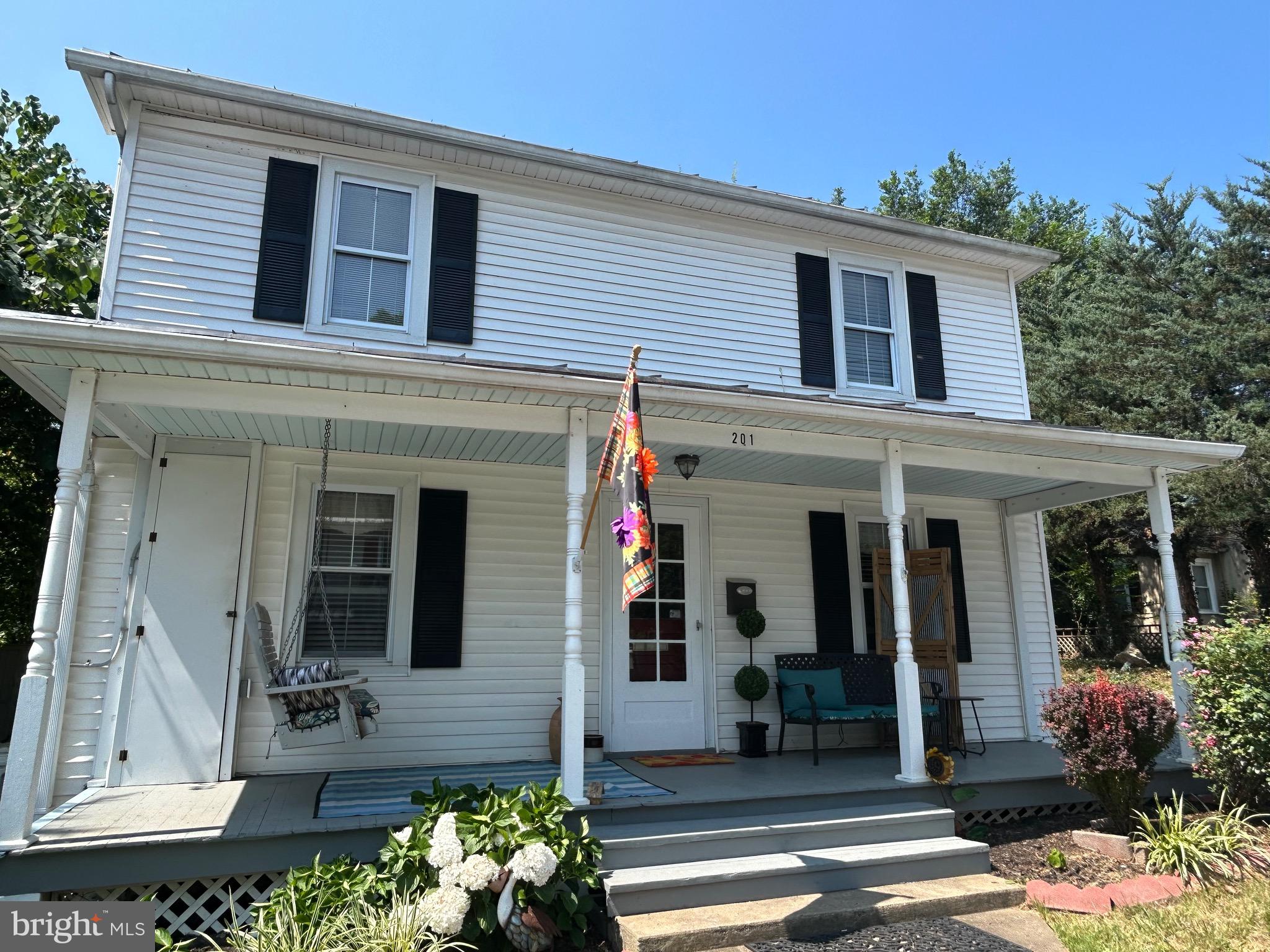 201 Walnut St