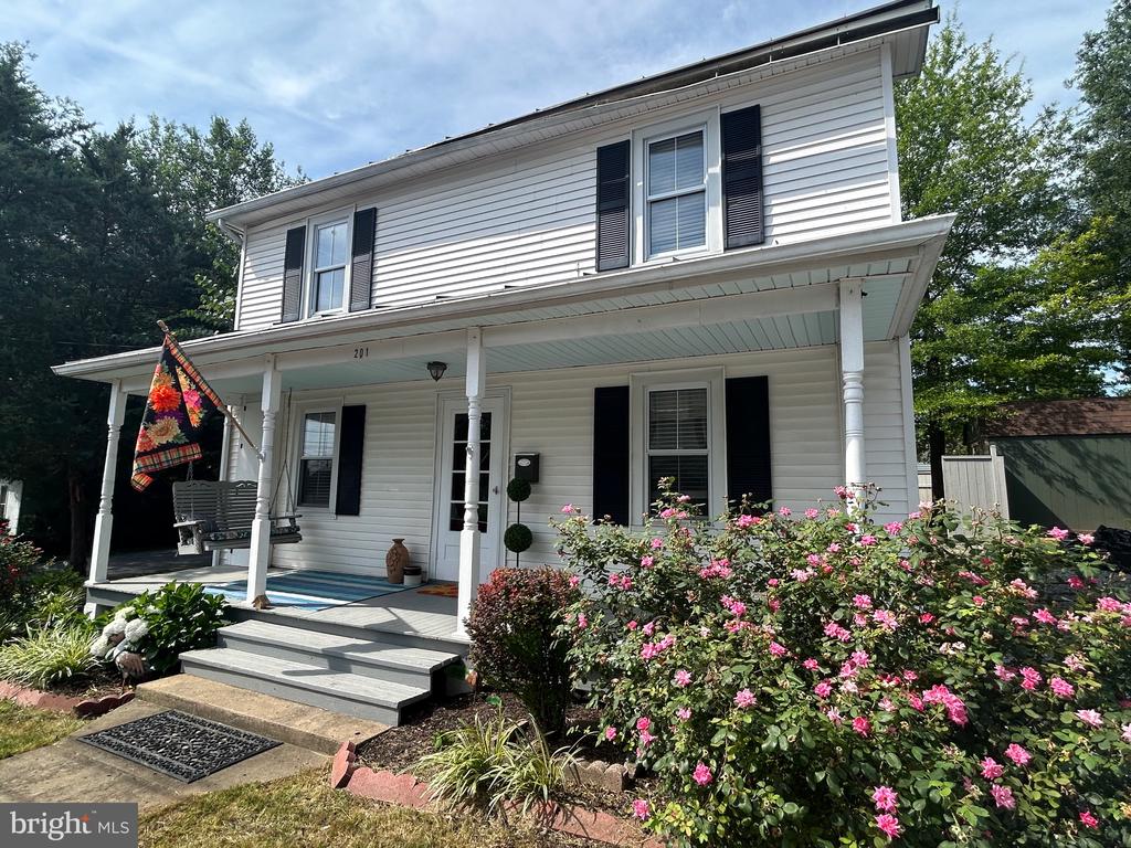 201 Walnut St