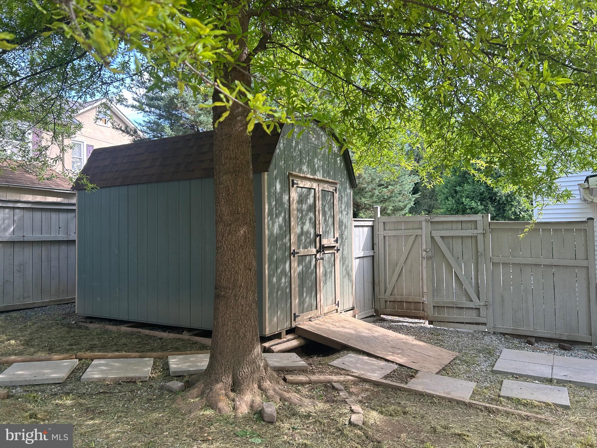 201 Walnut St