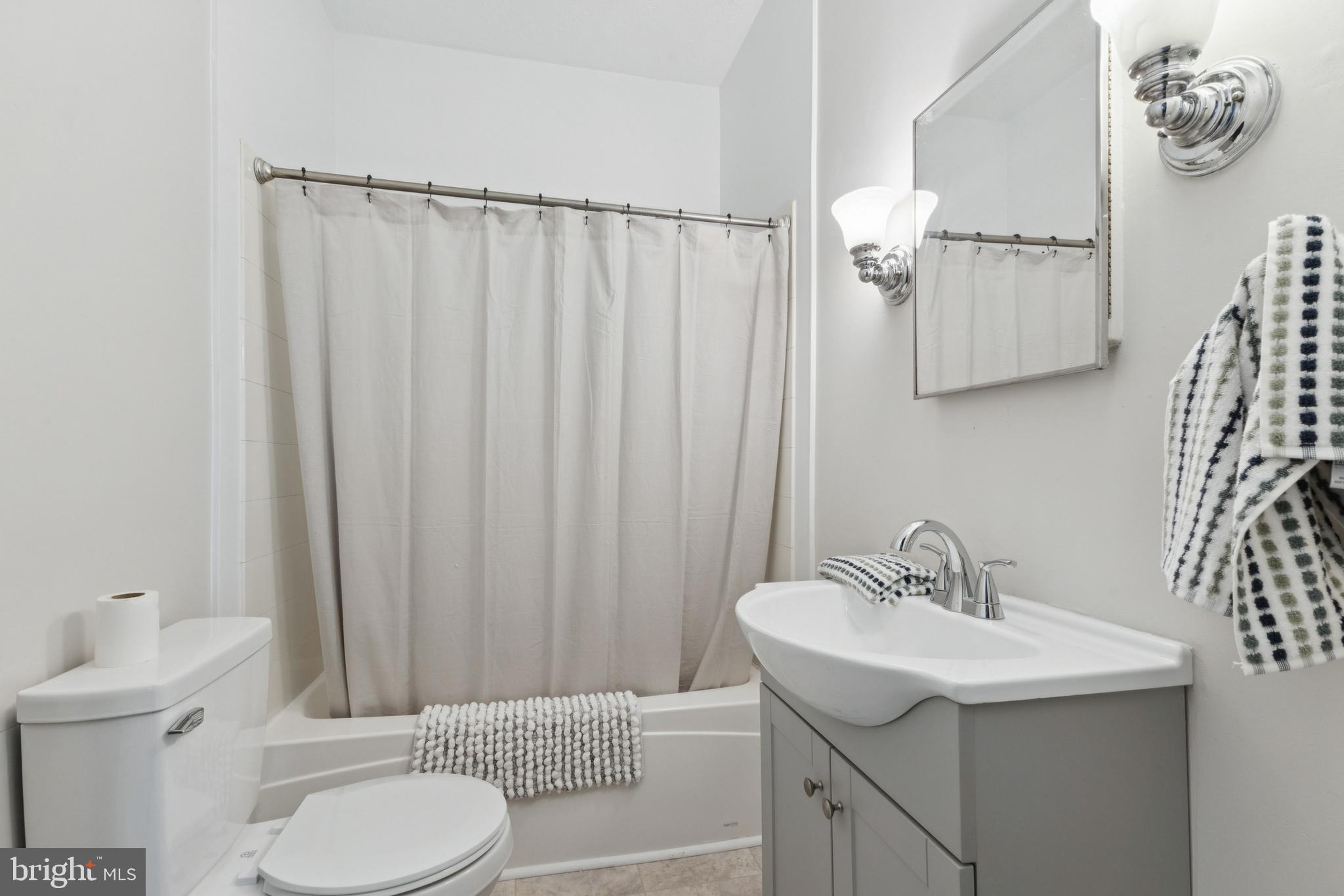 101, 103 W MAIN STREET W 101,103