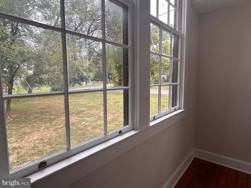 101, 103 W MAIN STREET W 101,103