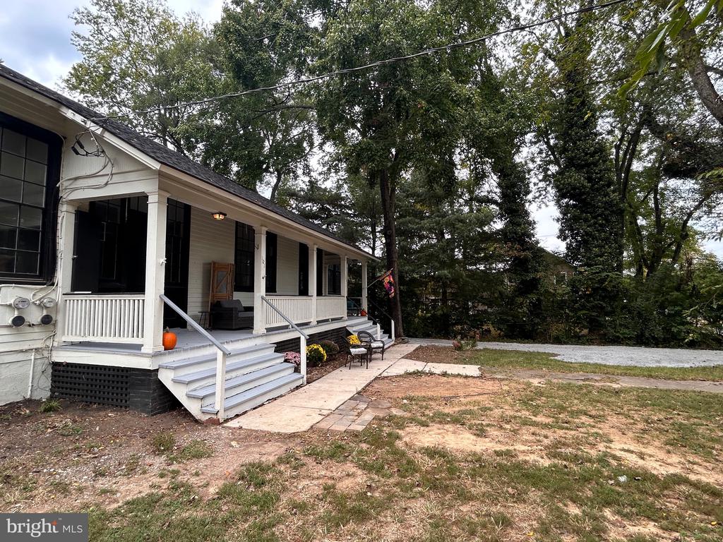 101, 103 W MAIN STREET W 101,103
