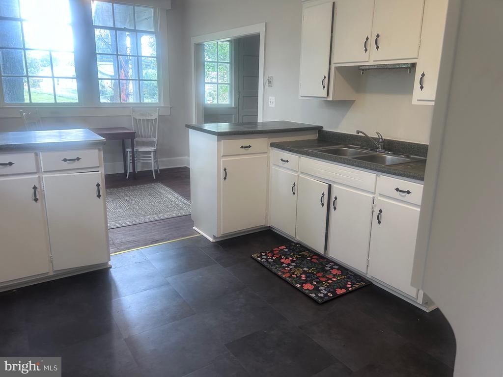 101, 103 W MAIN STREET W 101,103