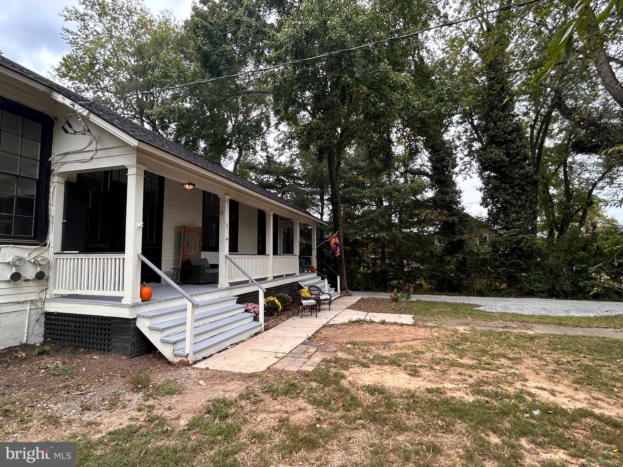 101, 103 W MAIN STREET W 101,103