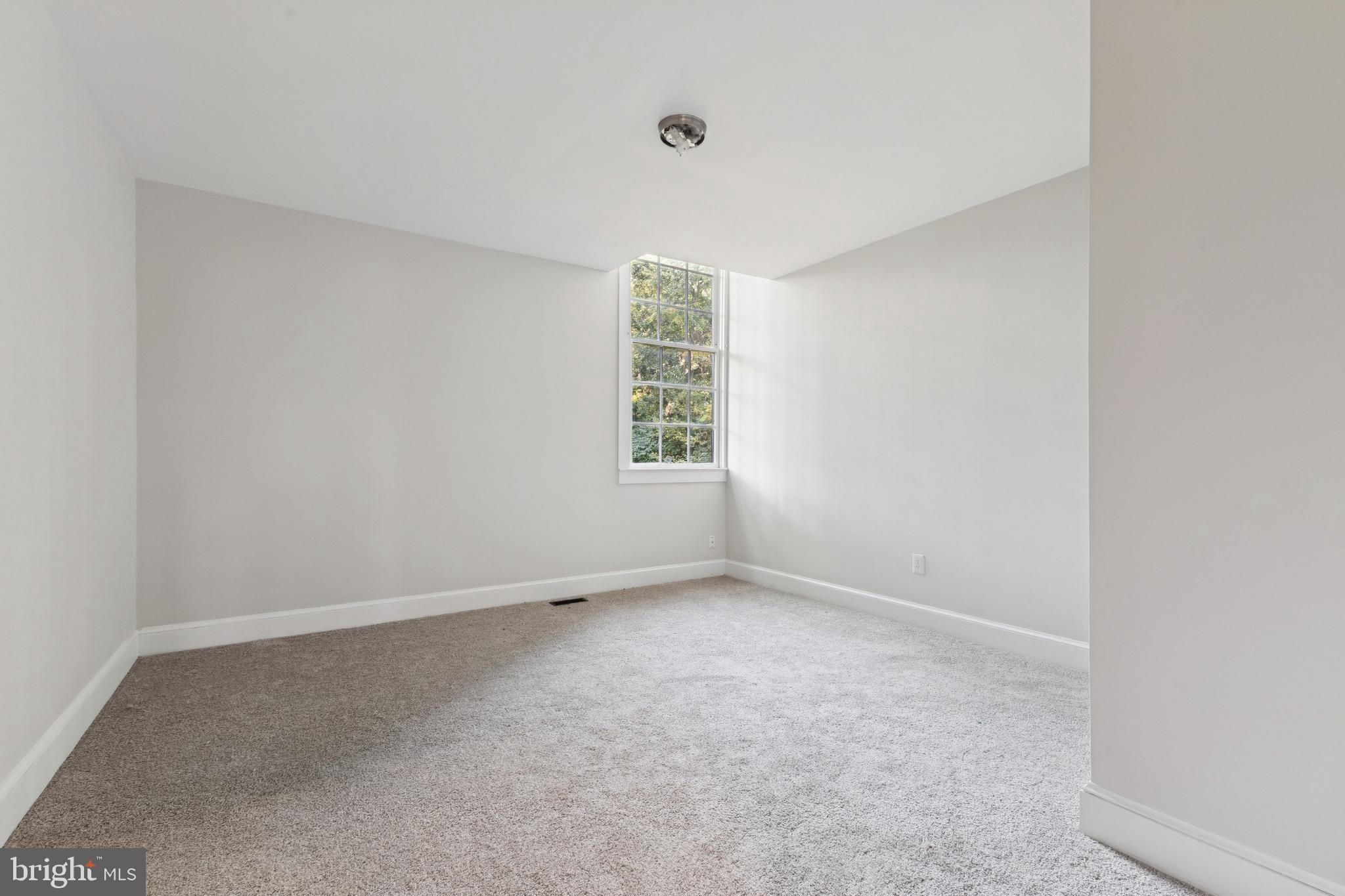 101, 103 W MAIN STREET W 101,103