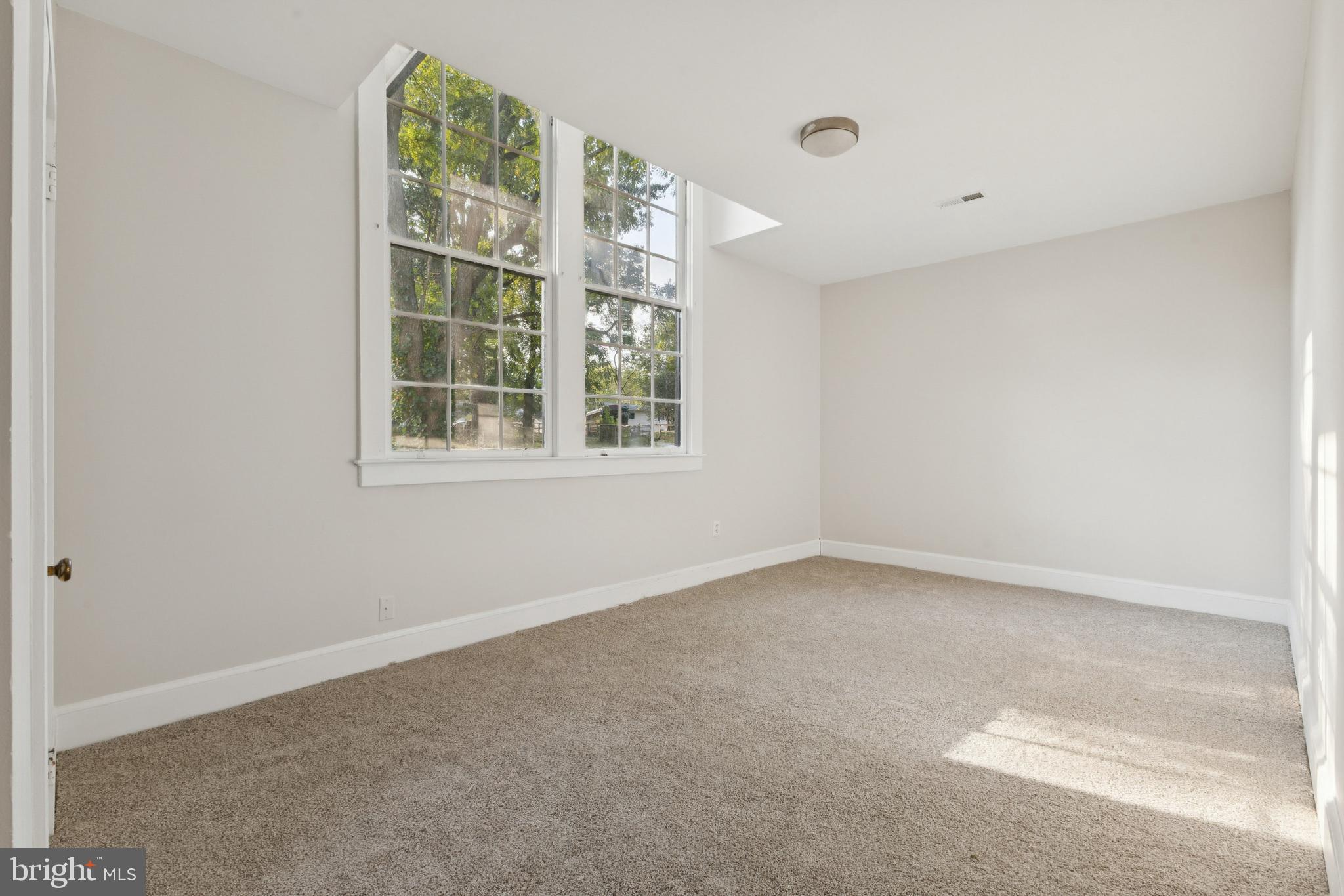 101, 103 W MAIN STREET W 101,103