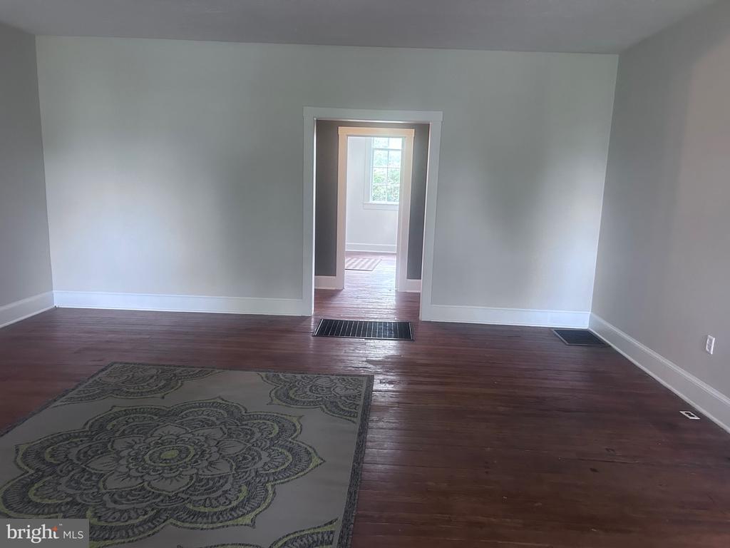 101, 103 W MAIN STREET W 101,103