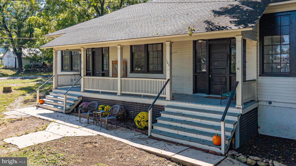 101, 103 W MAIN STREET W 101,103