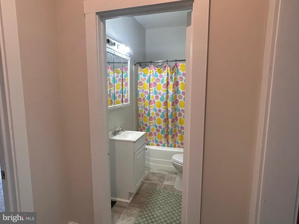 101, 103 W MAIN STREET W 101,103