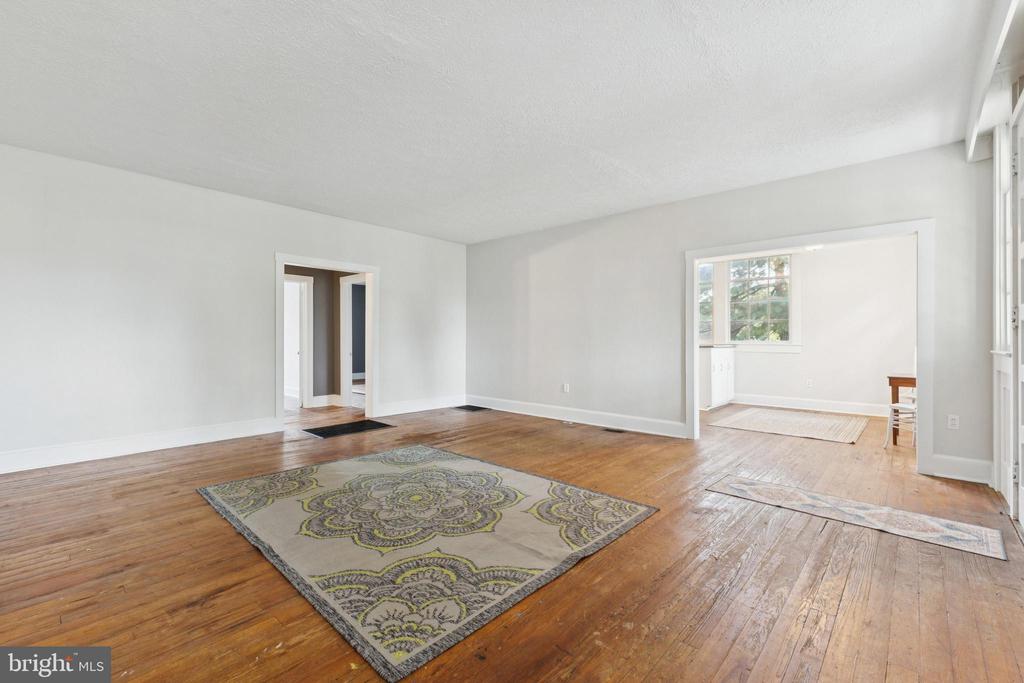 101, 103 W MAIN STREET W 101,103