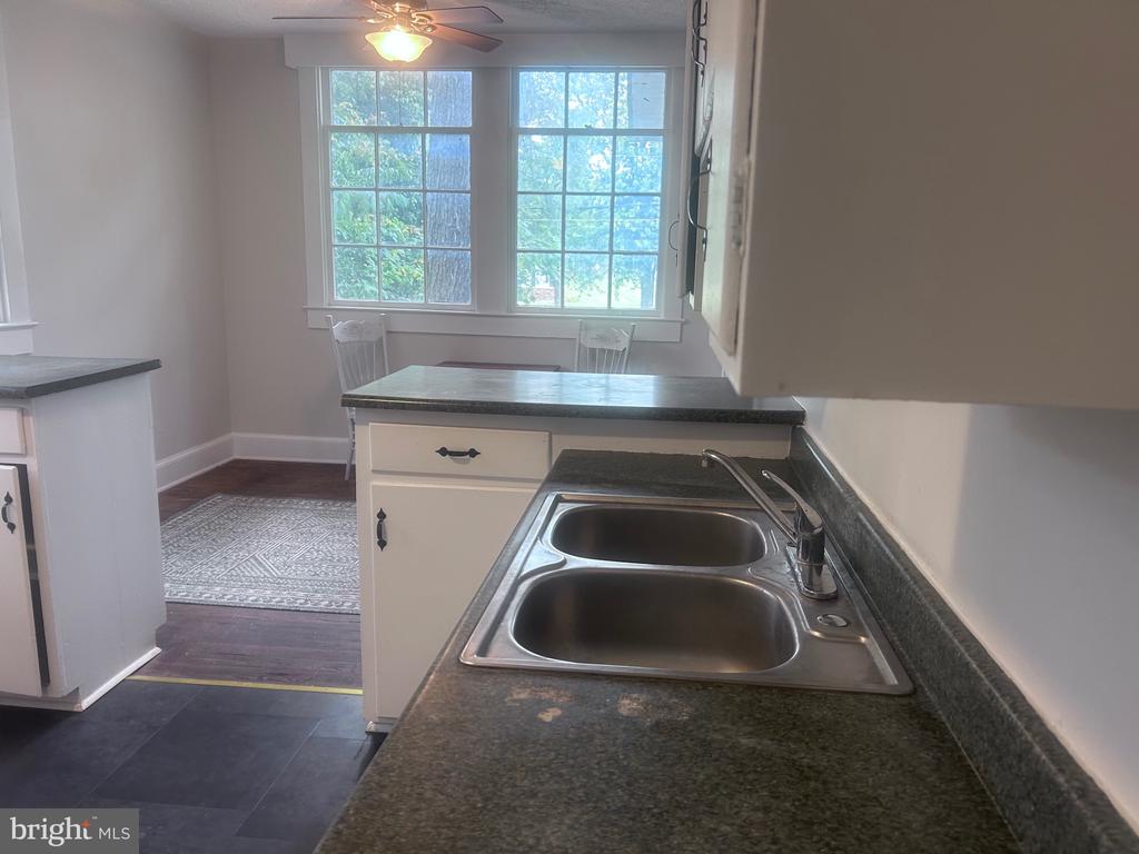 101, 103 W MAIN STREET W 101,103