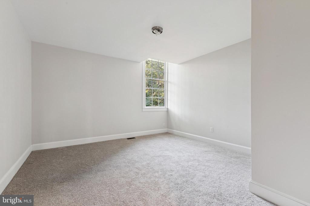 101, 103 W MAIN STREET W 101,103