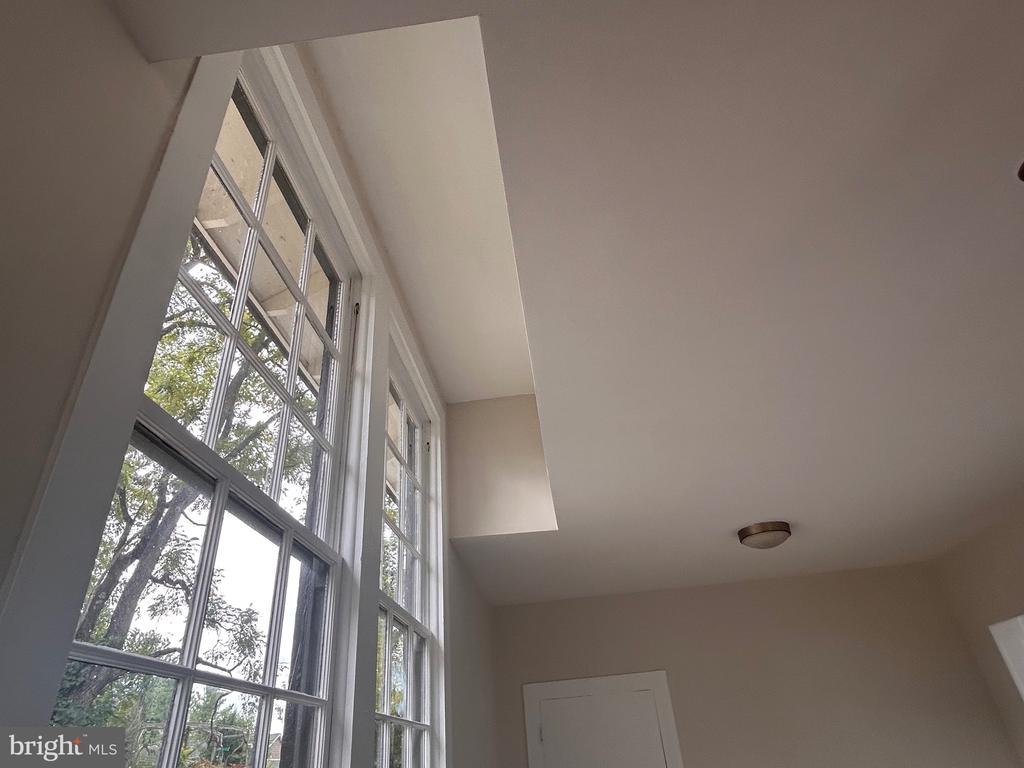 101, 103 W MAIN STREET W 101,103