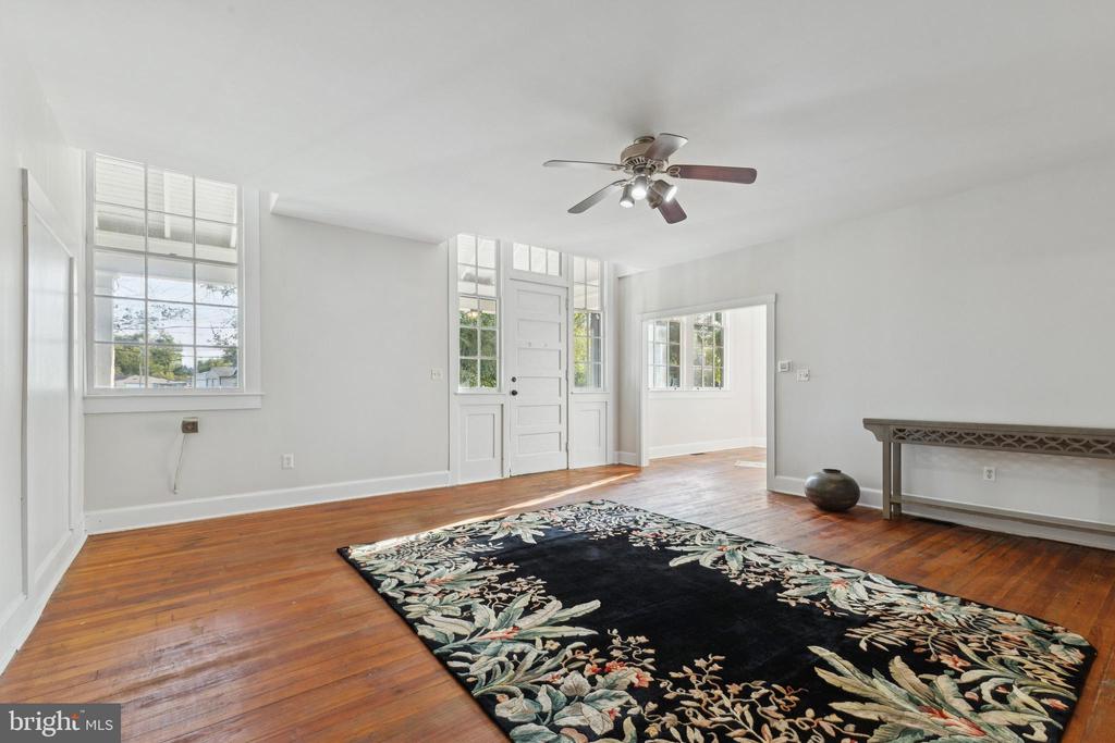 101, 103 W MAIN STREET W 101,103