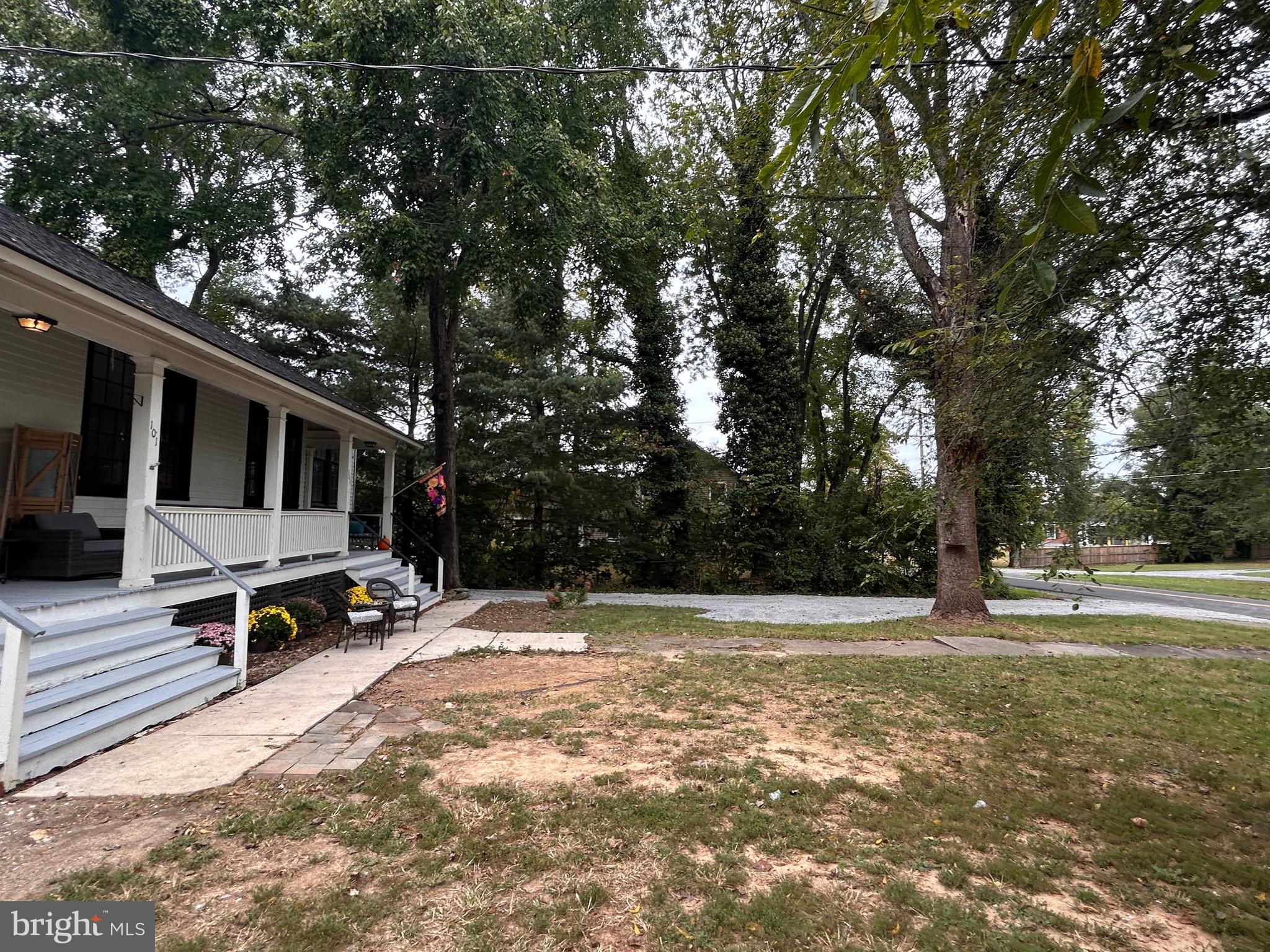 101, 103 W MAIN STREET W 101,103