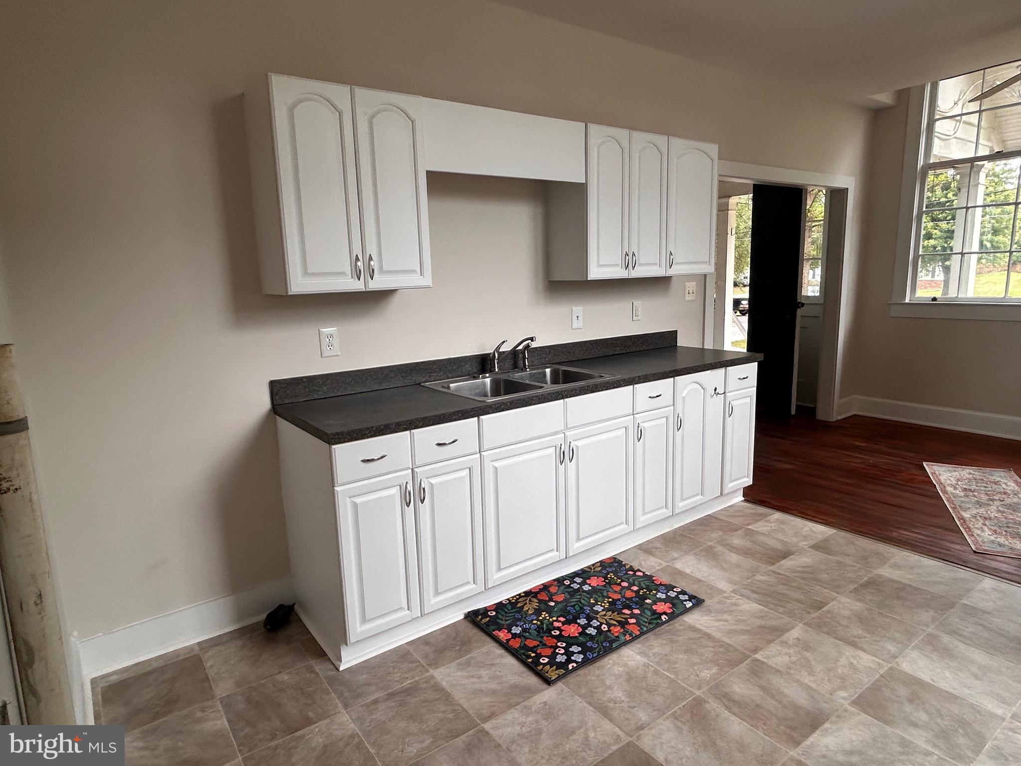 101, 103 W MAIN STREET W 101,103