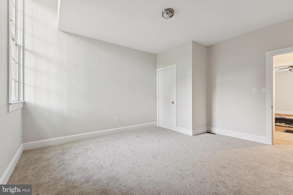 101, 103 W MAIN STREET W 101,103