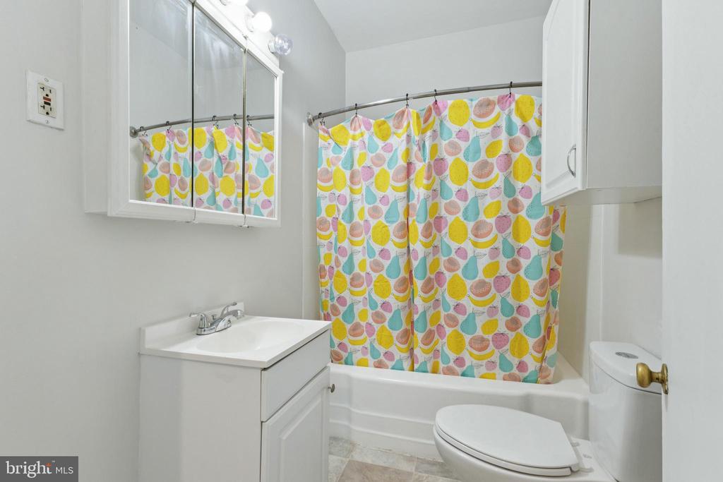 101, 103 W MAIN STREET W 101,103