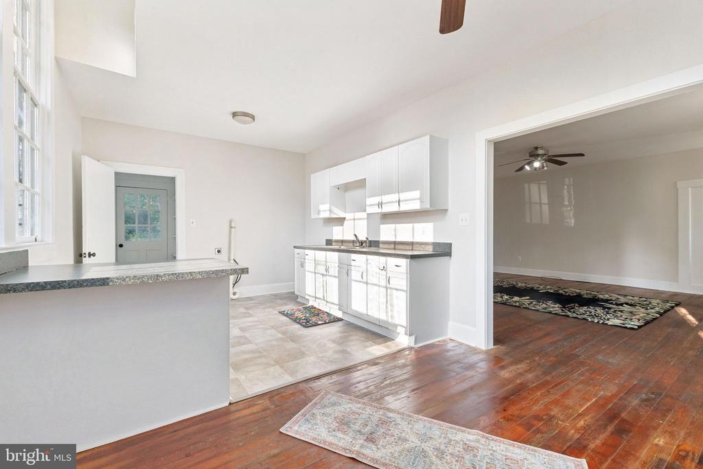 101, 103 W MAIN STREET W 101,103
