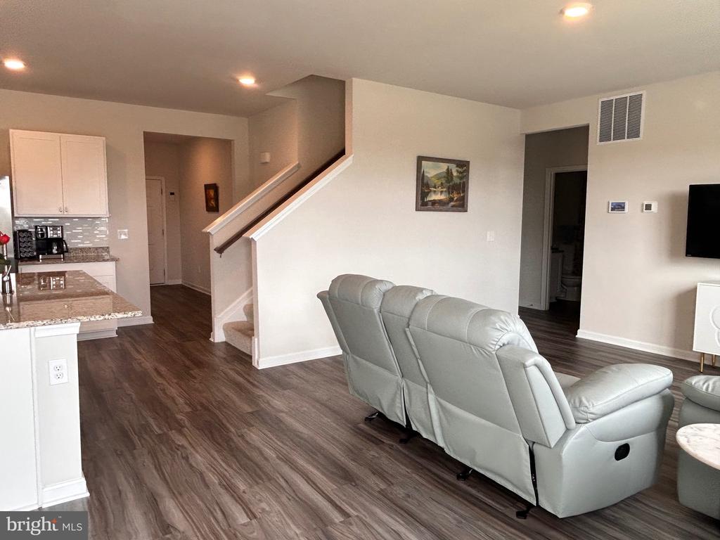 620 WEEKS COURT