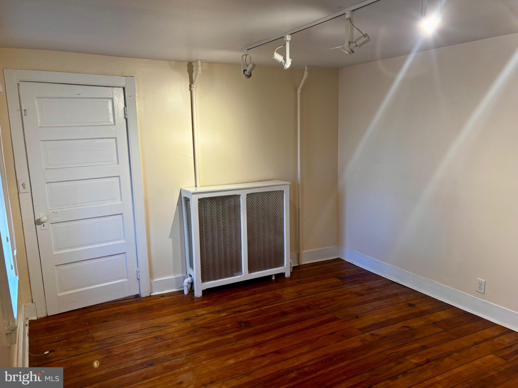 8122 JOHN MOSBY HWY.