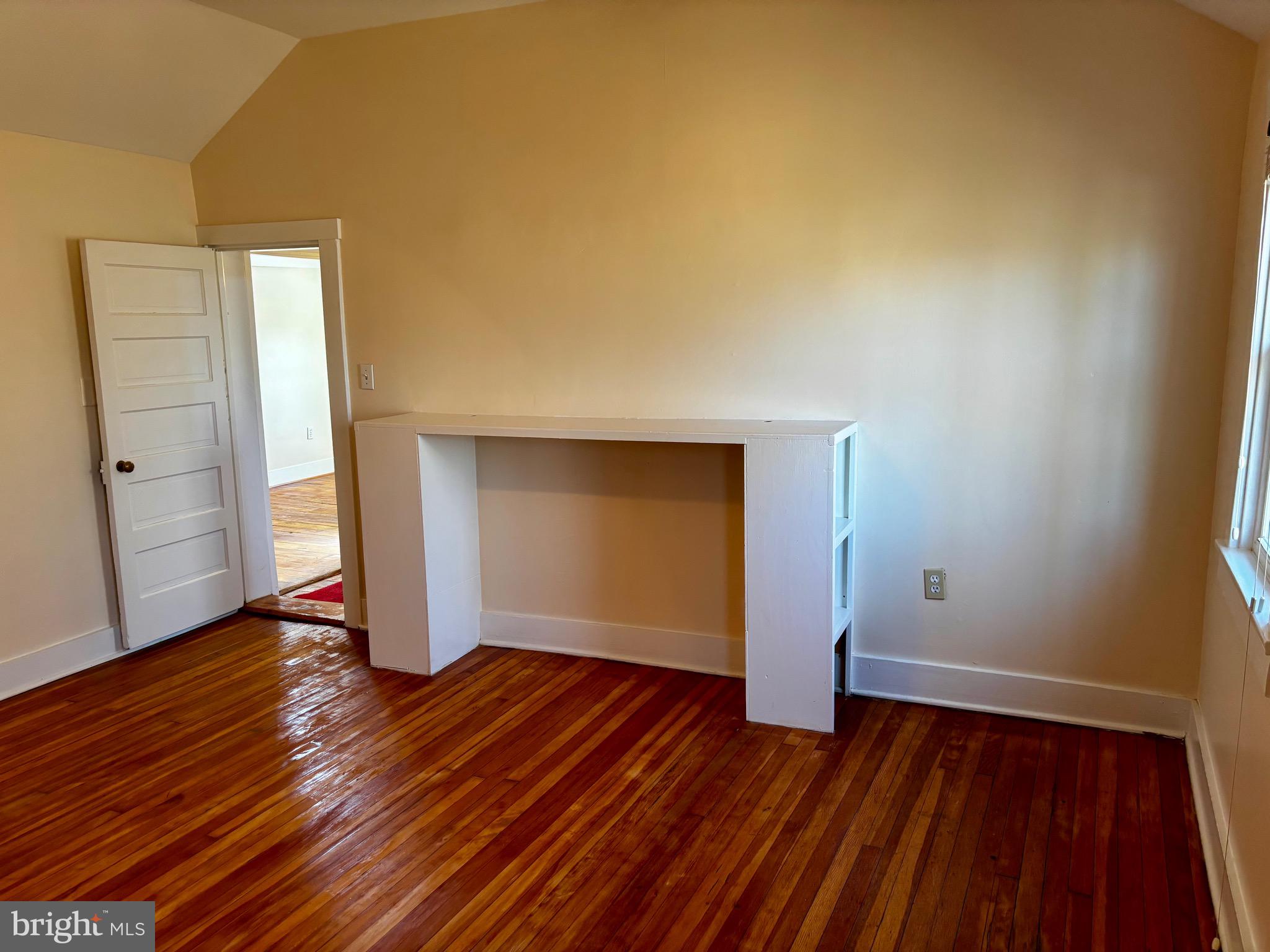 8122 JOHN MOSBY HWY.