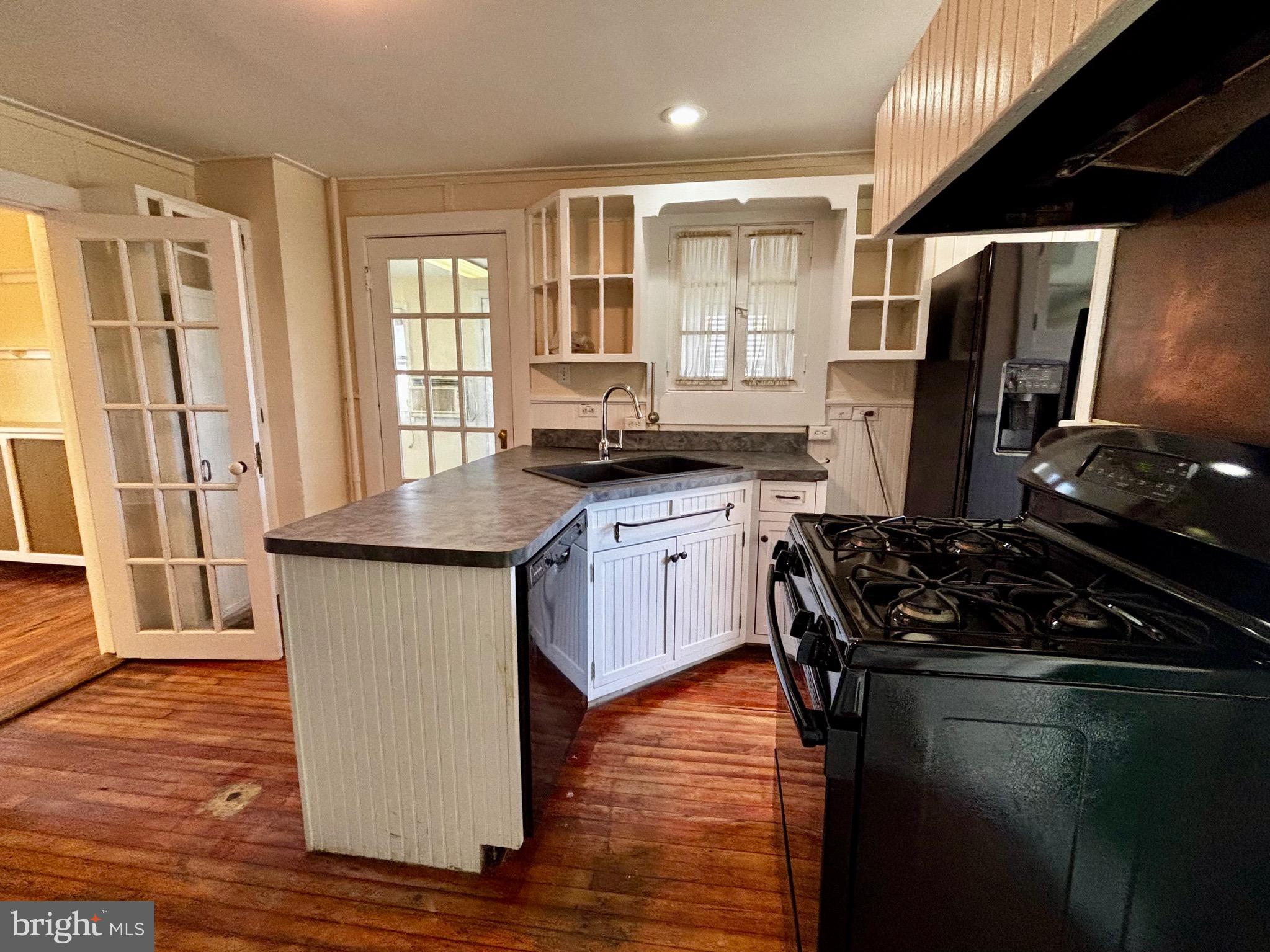 8122 JOHN MOSBY HWY.