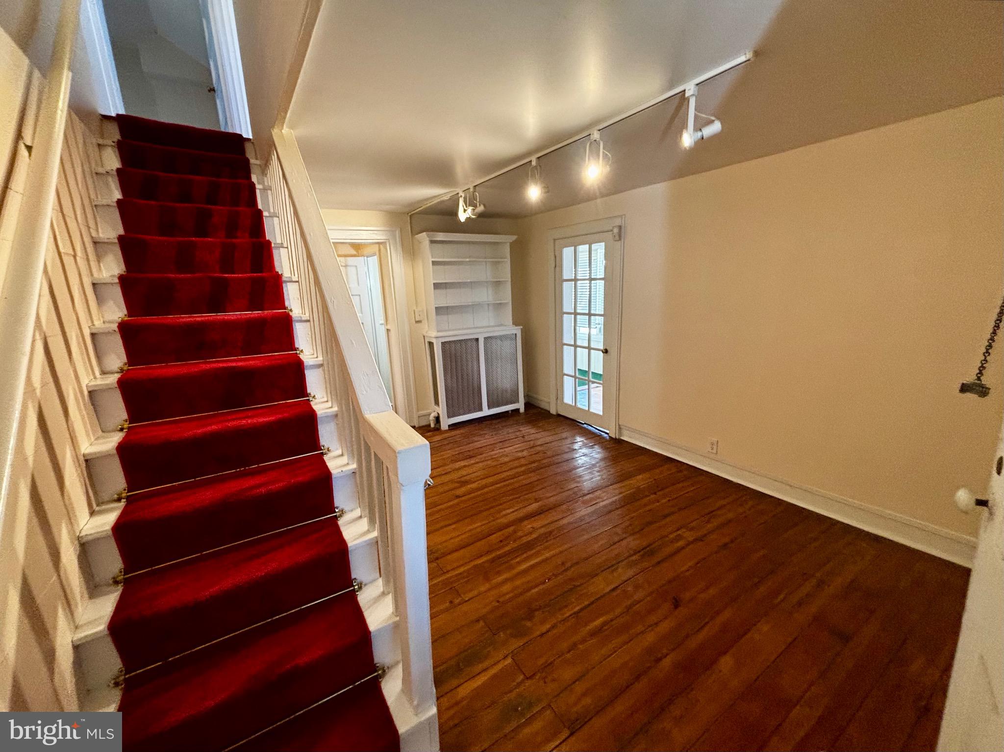 8122 JOHN MOSBY HWY.