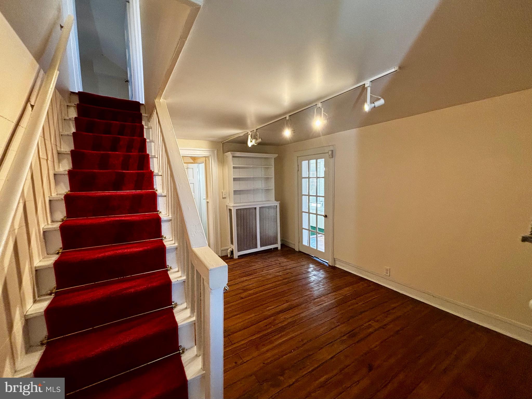 8122 JOHN MOSBY HWY.