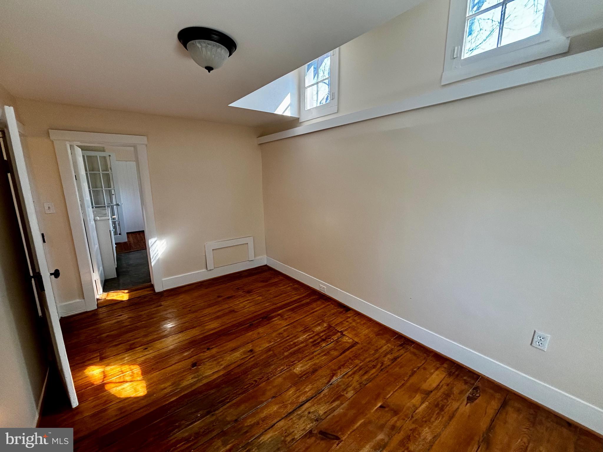 8122 JOHN MOSBY HWY.